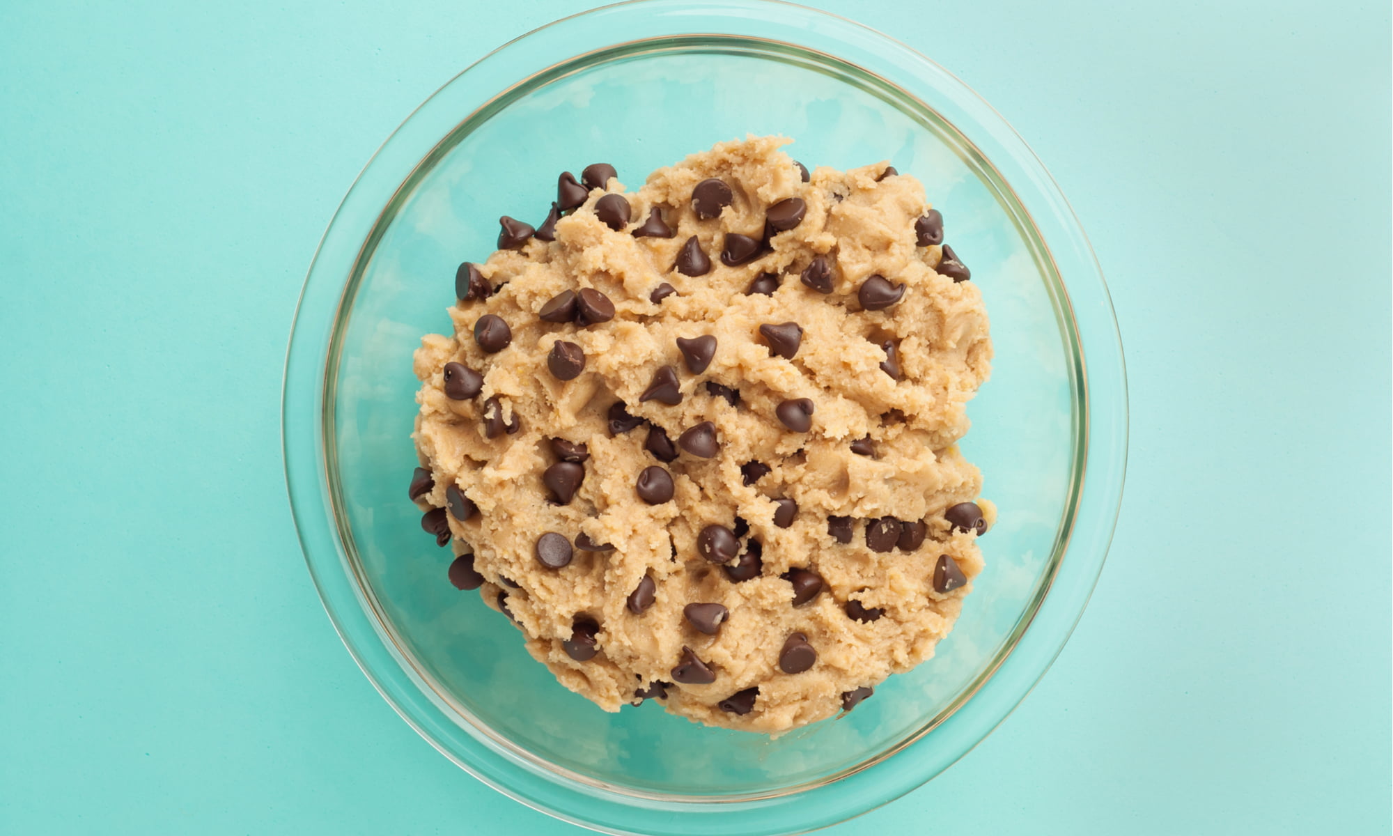 THE HEALTHY TREAT WE CAN’T GET ENOUGH OF: CHICKPEA COOKIE DOUGH