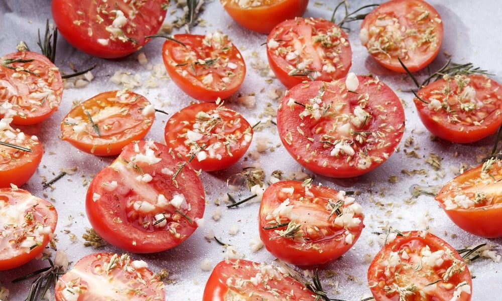 HOW TO GET THE MOST NUTRIENTS FROM SLOW-ROASTED TOMATOES