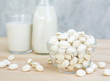 How to make vegan pistachio milk