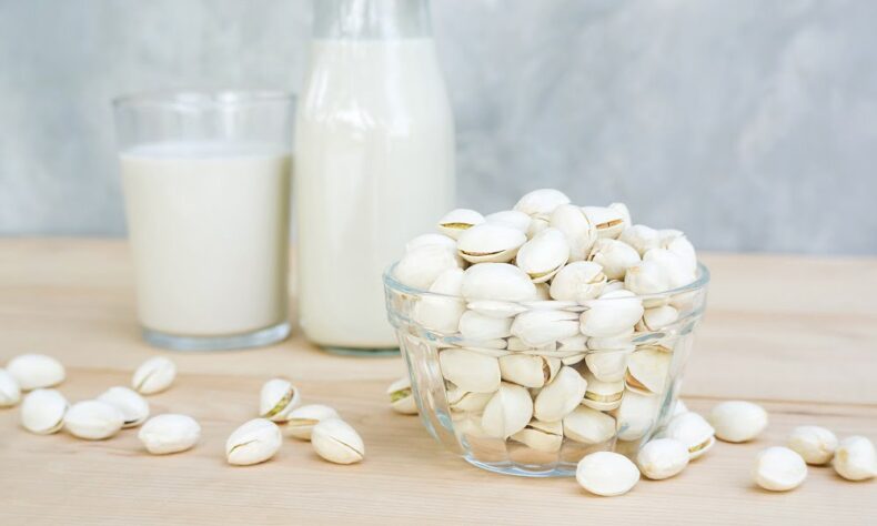 How to make vegan pistachio milk