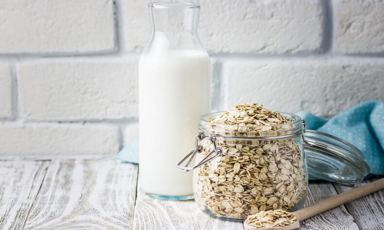 How to Make Vegan Oat Milk