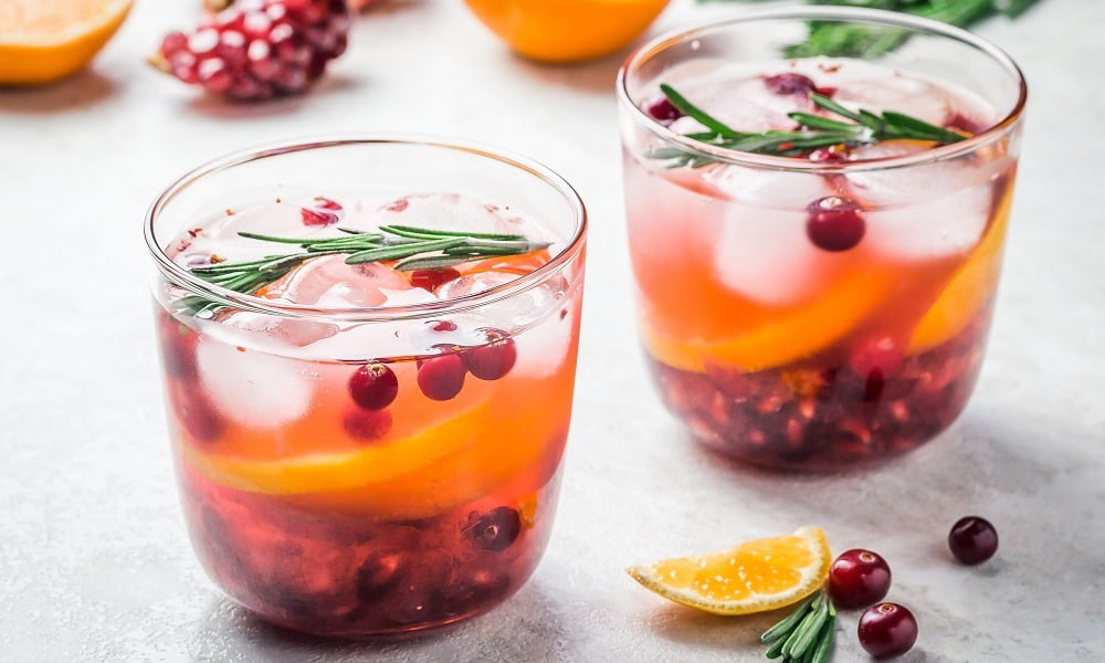 TRY THIS PERFECT AUTUMN SANGRIA FOR THANKSGIVING!