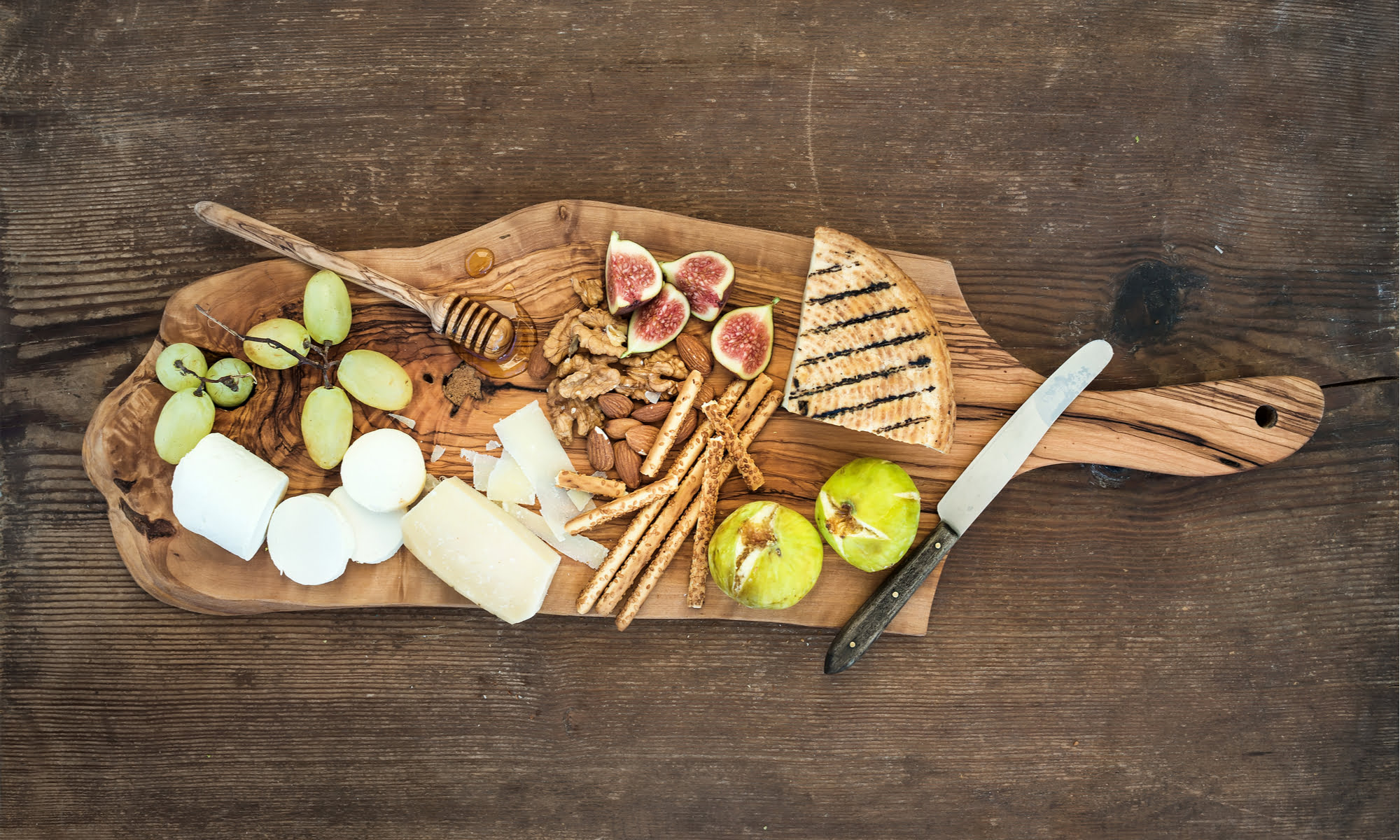 VEGAN CHARCUTERIE BOARD: YOUR NEW FAVOURITE HOLIDAY APPY