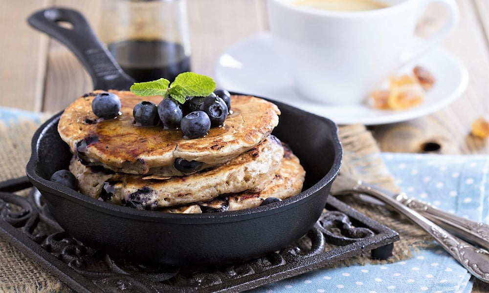 EASY BLUEBERRY BANANA PANCAKES (VEGAN + GF)