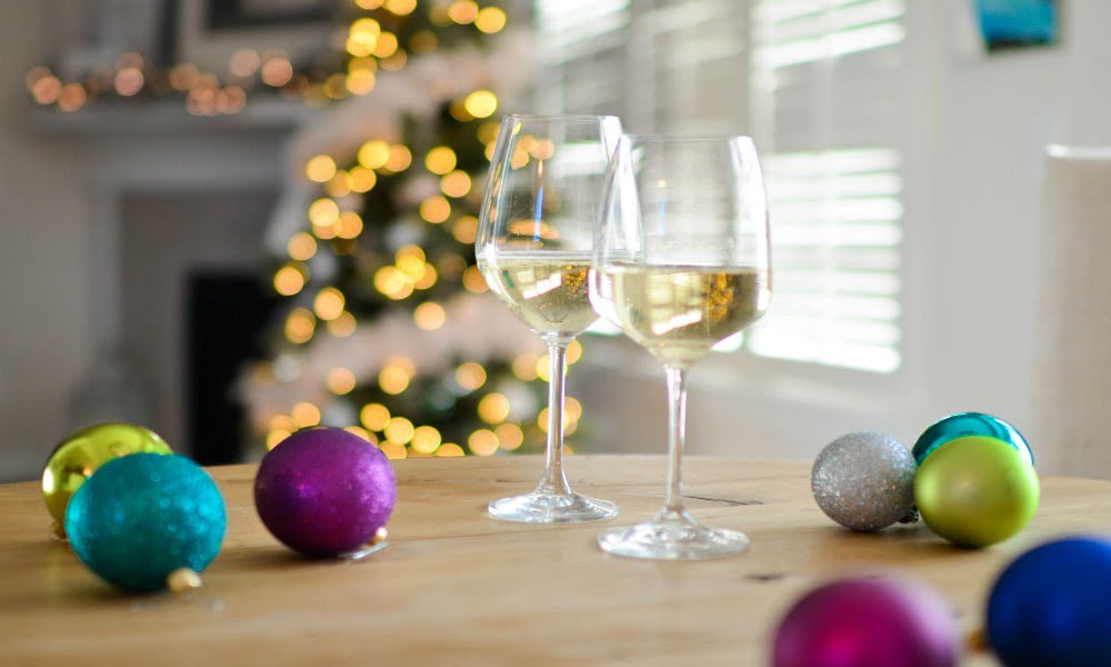 BE RESPONSIBLE. DRINK LOCAL : A HOLIDAY GIFT GUIDE