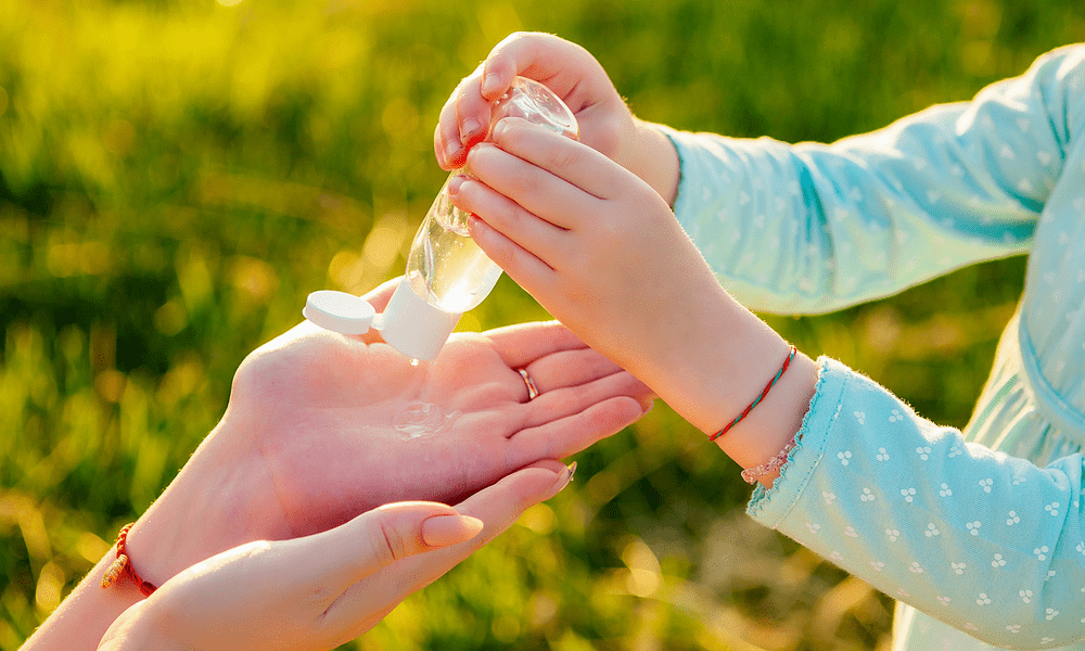 THREE INGREDIENT DIY HAND SANITIZER
